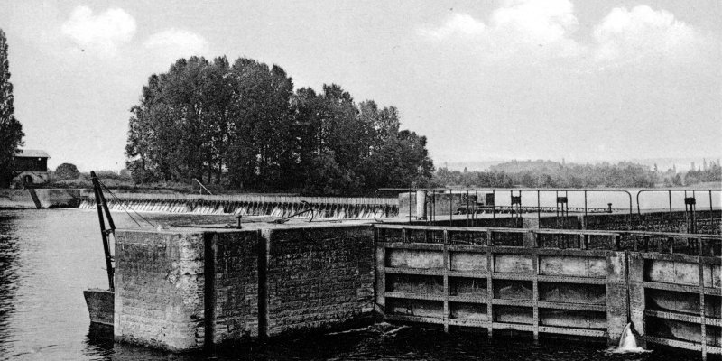 L'ancien barrage et l'ancienne écluse de Port-Bernalin